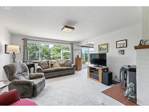 1482 W Fairview Drive Springfield OR 97477