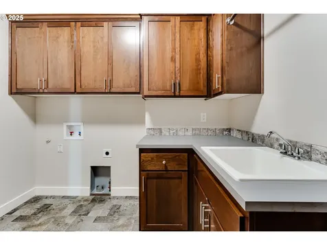 933 Lorella Avenue Eugene OR 97401