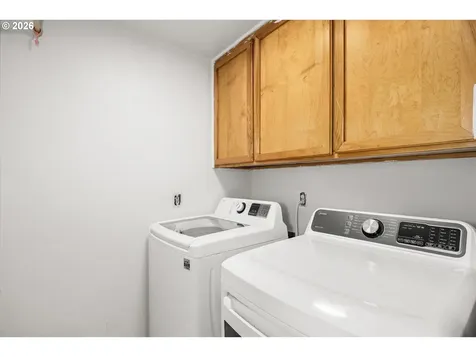 1755 Brentwood Avenue Eugene OR 97401