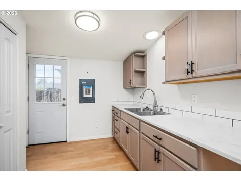 1755 Brentwood Avenue Eugene OR 97401