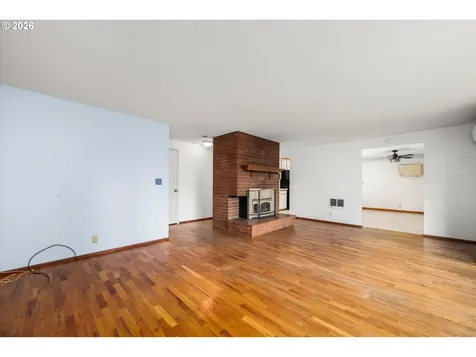 1755 Brentwood Avenue Eugene OR 97401