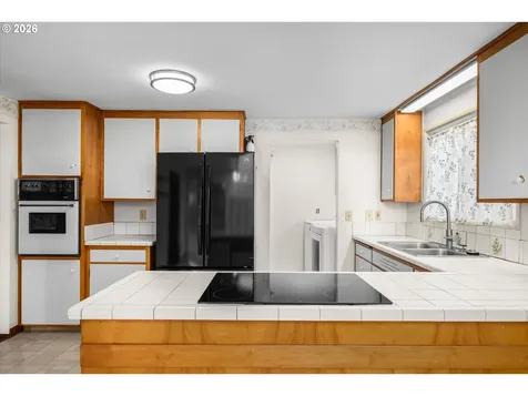 1755 Brentwood Avenue Eugene OR 97401