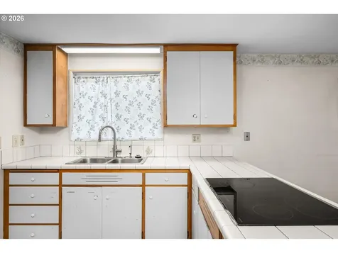 1755 Brentwood Avenue Eugene OR 97401