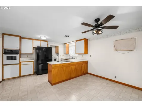 1755 Brentwood Avenue Eugene OR 97401