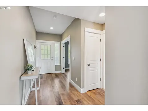 947 28th Street Hood River OR 97031