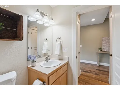 947 28th Street Hood River OR 97031
