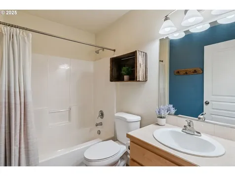 947 28th Street Hood River OR 97031