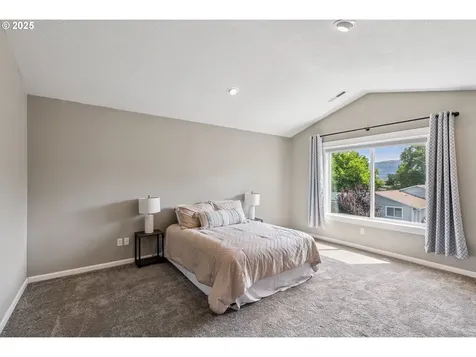947 28th Street Hood River OR 97031