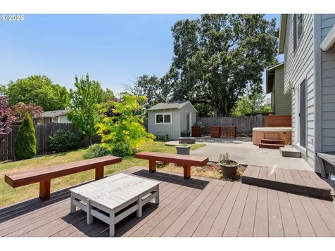 947 28th Street Hood River OR 97031