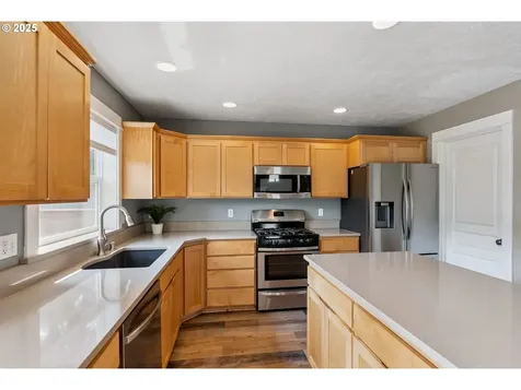 947 28th Street Hood River OR 97031