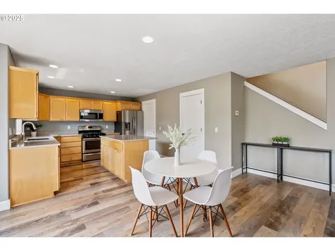 947 28th Street Hood River OR 97031