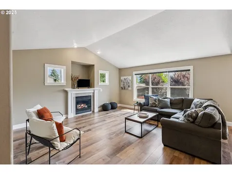 947 28th Street Hood River OR 97031