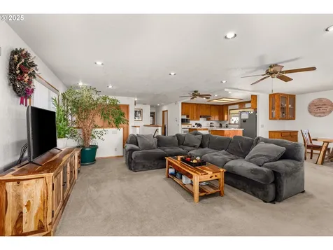 209 Stearns Road Chehalis WA 98532