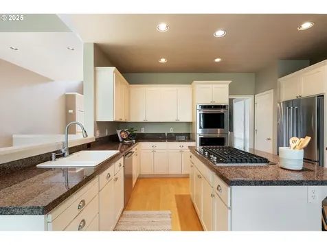 13581 SW Essex Drive Portland OR 97223