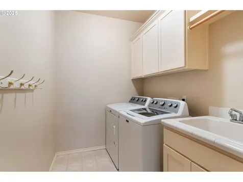 13581 SW Essex Drive Portland OR 97223
