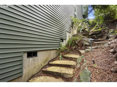 13581 SW Essex Drive Portland OR 97223