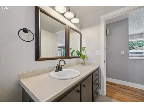 12221 SW Taylor Court Portland OR 97225