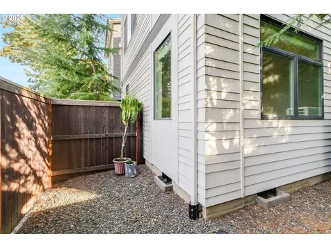 77 NE 58th Avenue Portland OR 97213