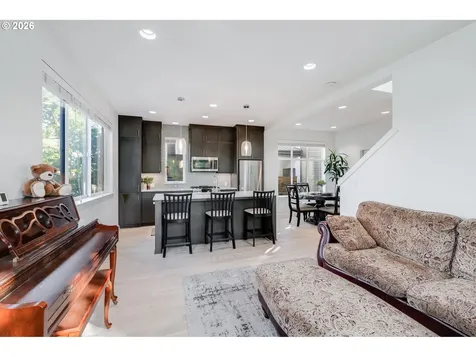 77 NE 58th Avenue Portland OR 97213