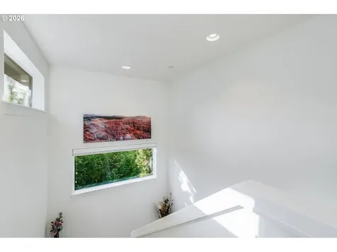 77 NE 58th Avenue Portland OR 97213
