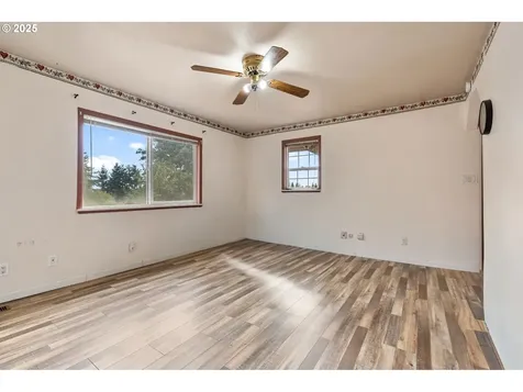 811 NE 2nd Street Winlock WA 98596