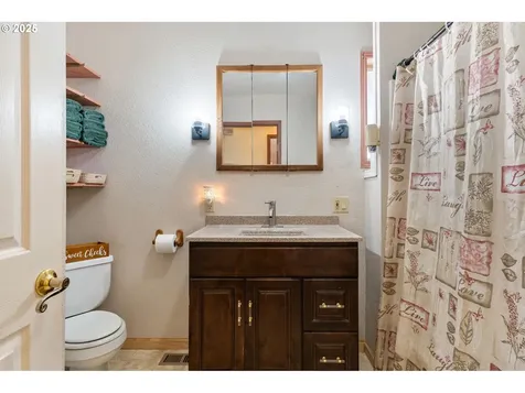 811 NE 2nd Street Winlock WA 98596