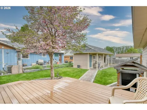 329 W Garfield Street Athena OR 97813