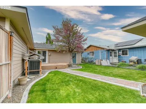 329 W Garfield Street Athena OR 97813