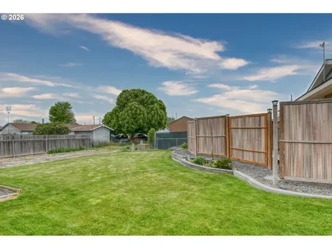 329 W Garfield Street Athena OR 97813