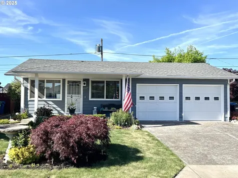 1527 Country Club Circle Woodburn OR 97071