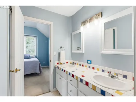 2484 Marylshire Lane Lake Oswego OR 97034