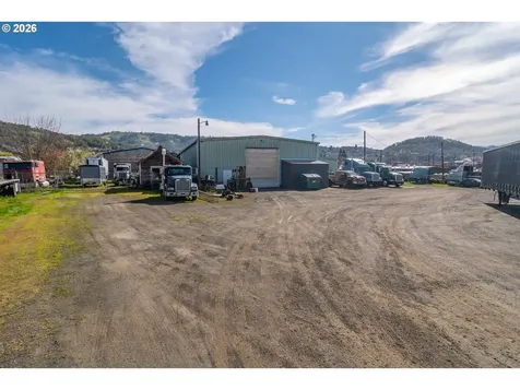 1880 NE Stephens Street Roseburg OR 97470