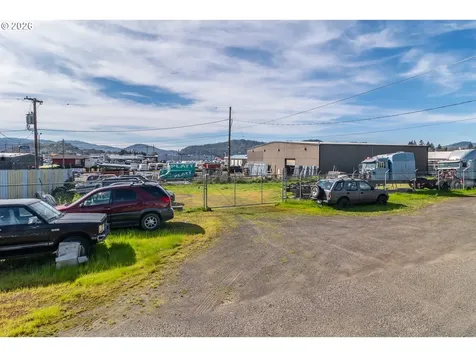 1880 NE Stephens Street Roseburg OR 97470