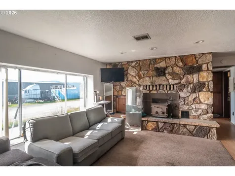1880 NE Stephens Street Roseburg OR 97470