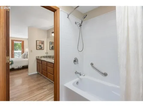 8714 SW 49th Avenue Portland OR 97219
