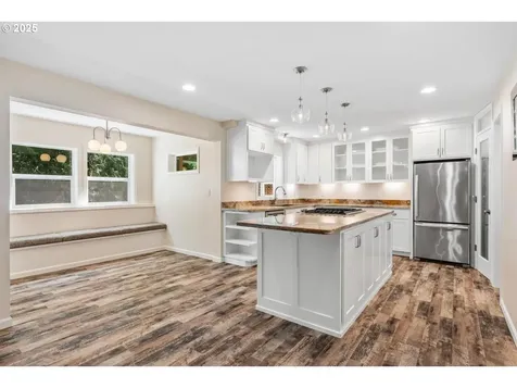 8714 SW 49th Avenue Portland OR 97219