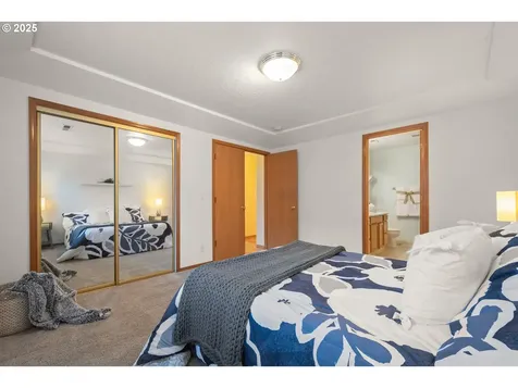 16215 NE 13th Street Vancouver WA 98684