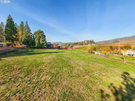 411 Woodland Drive Winston OR 97496
