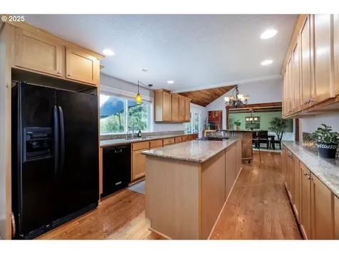 4905 NW Kahneeta Court Portland OR 97229