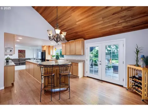4905 NW Kahneeta Court Portland OR 97229