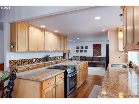 4905 NW Kahneeta Court Portland OR 97229