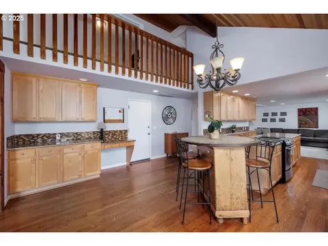 4905 NW Kahneeta Court Portland OR 97229