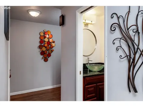 4905 NW Kahneeta Court Portland OR 97229