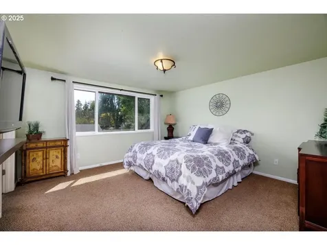 4905 NW Kahneeta Court Portland OR 97229