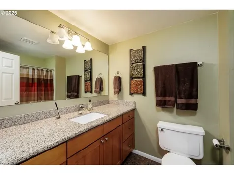 4905 NW Kahneeta Court Portland OR 97229