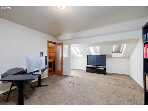 4905 NW Kahneeta Court Portland OR 97229