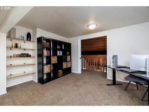 4905 NW Kahneeta Court Portland OR 97229