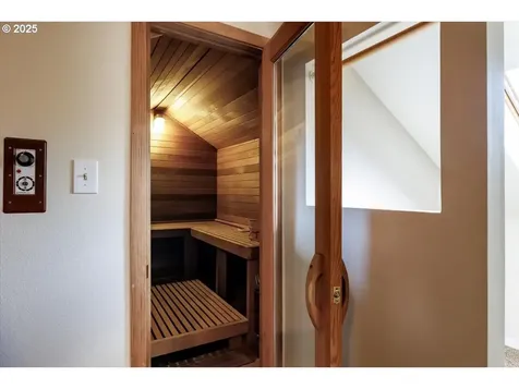 4905 NW Kahneeta Court Portland OR 97229