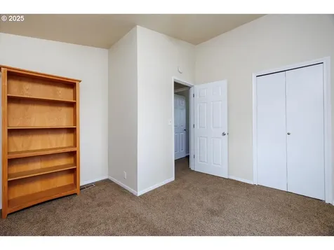 4905 NW Kahneeta Court Portland OR 97229