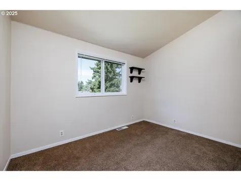 4905 NW Kahneeta Court Portland OR 97229